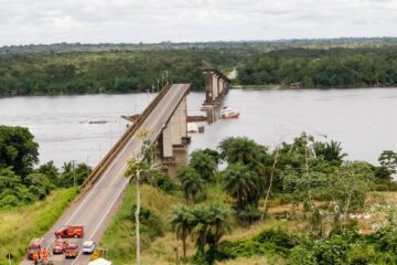 Brazil bridge collapses after boat hit